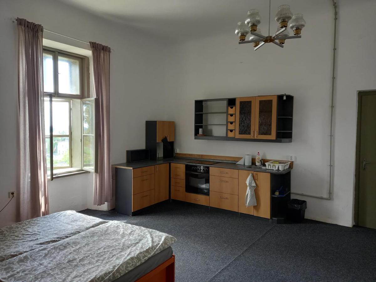 Apartmán Zámecký areál Holovousy Exteriér fotografie