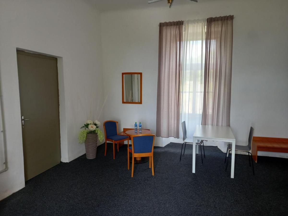 Apartmán Zámecký areál Holovousy Exteriér fotografie