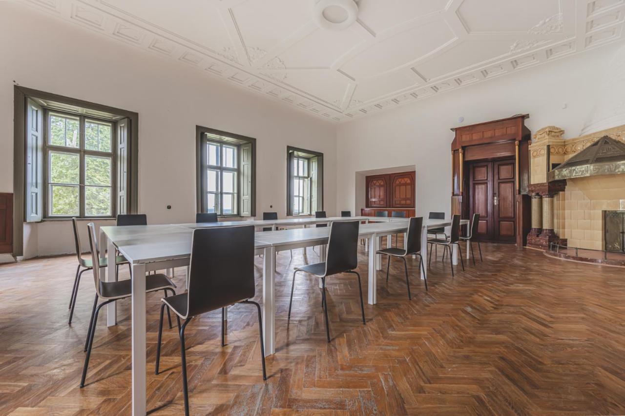 Apartmán Zámecký areál Holovousy Exteriér fotografie