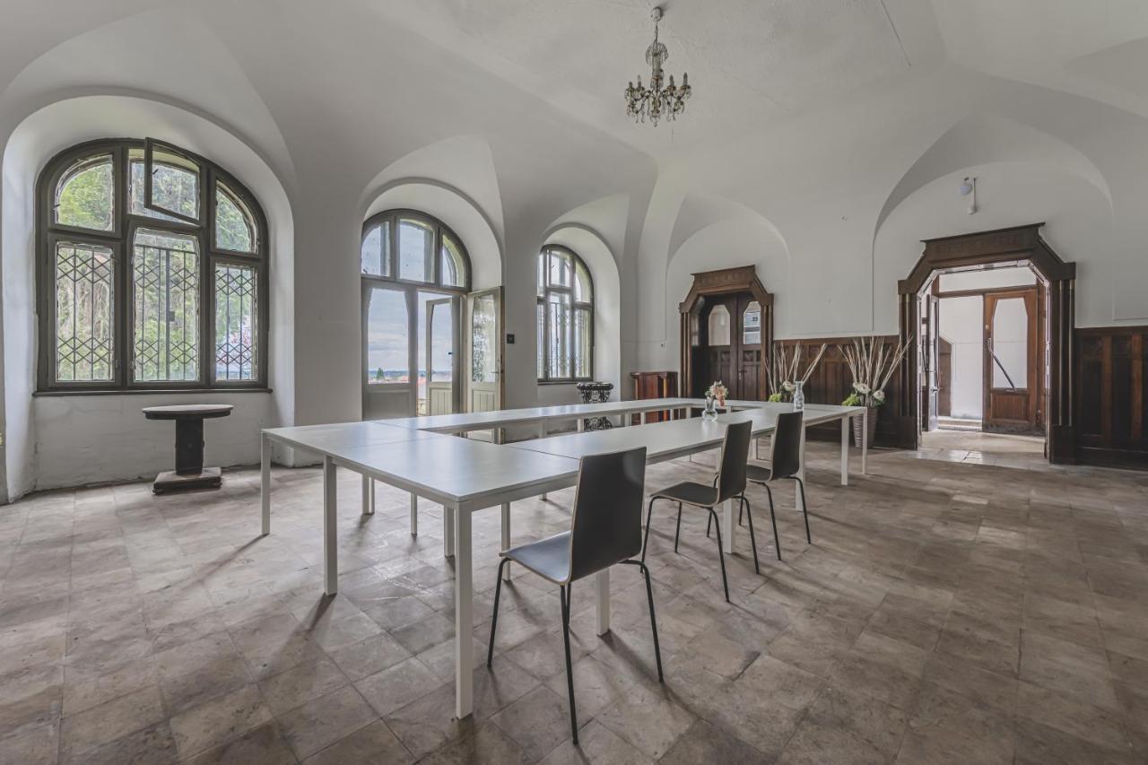 Apartmán Zámecký areál Holovousy Exteriér fotografie