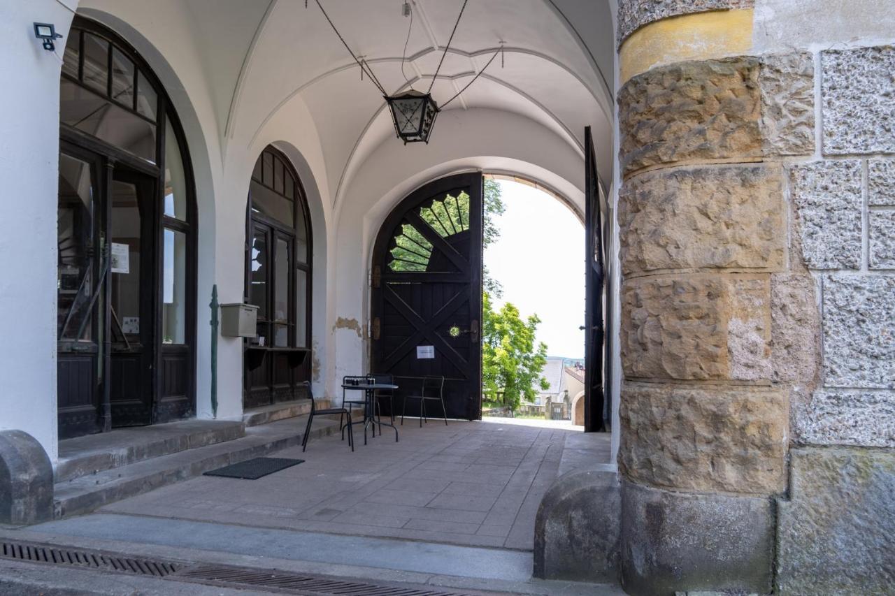 Apartmán Zámecký areál Holovousy Exteriér fotografie