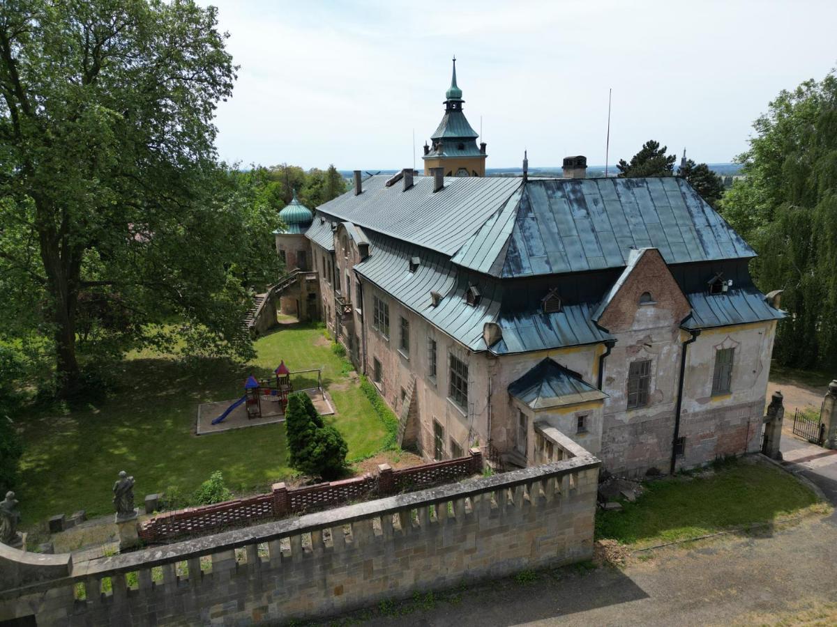 Apartmán Zámecký areál Holovousy Exteriér fotografie